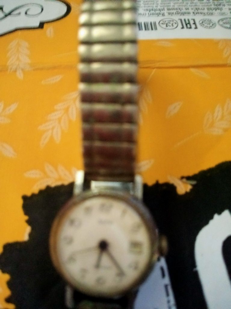 Наручные часы и ценный браслет