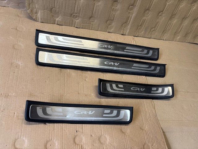 HONDA CR-V IV 12-17r NAKŁADKI PROGOWE LISTWY OZDOBNE CHROM