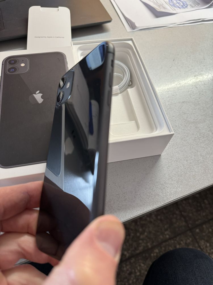 Iphone 11 в идеальном состоянии.