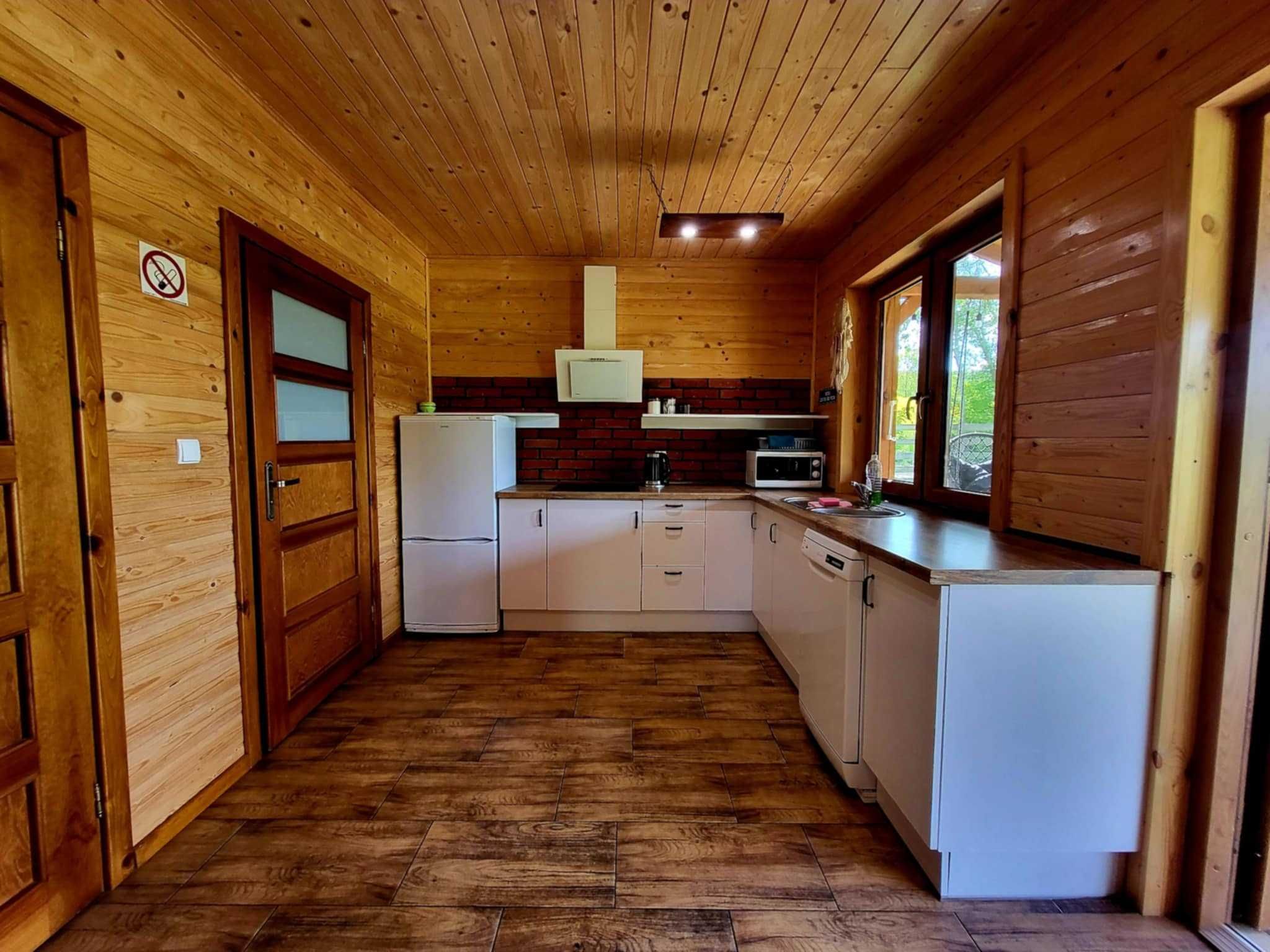 Dom całoroczny nad jeziorem,spokojna okolica,łowisko,,sauna