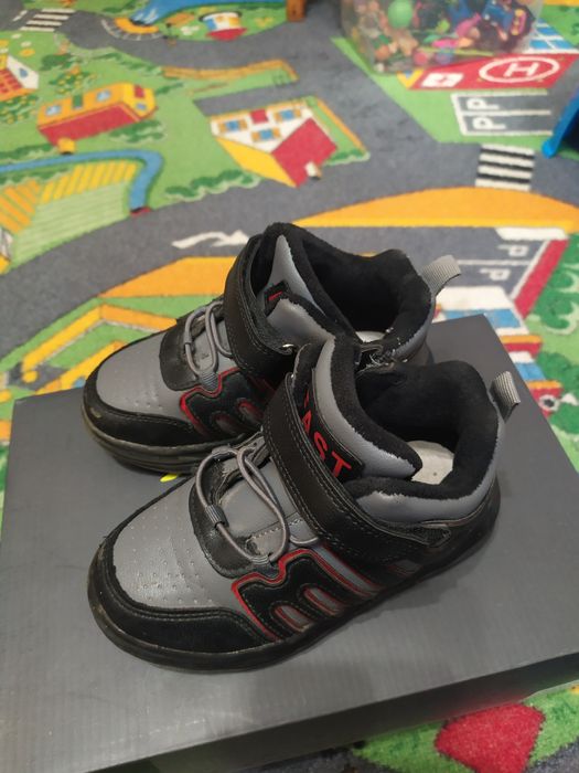 Кросівки, черевики дитячі 27 р