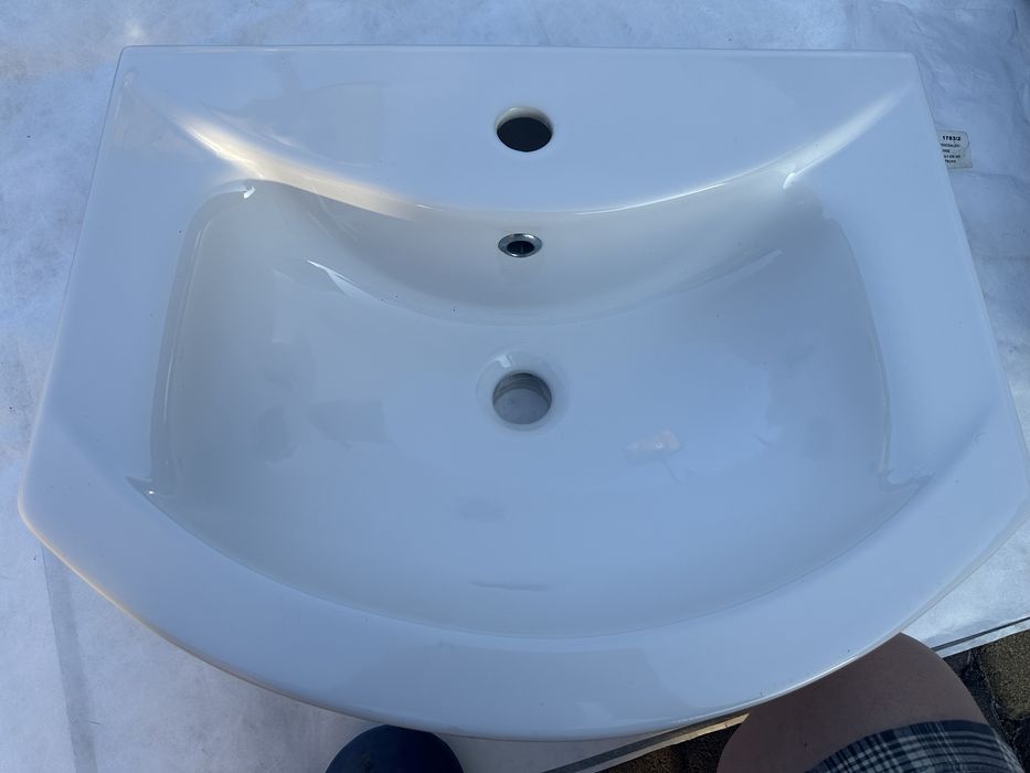 Умивальник новий