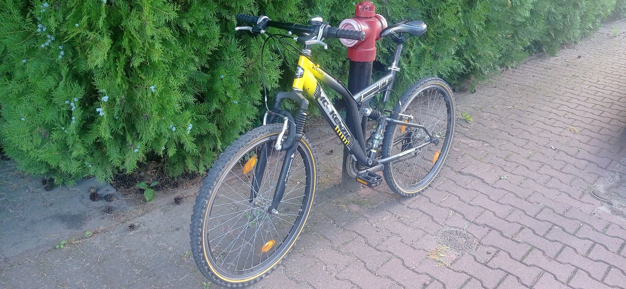 Rower górski MTB z przerzutkami oraz amortyzatorem  koła 26"