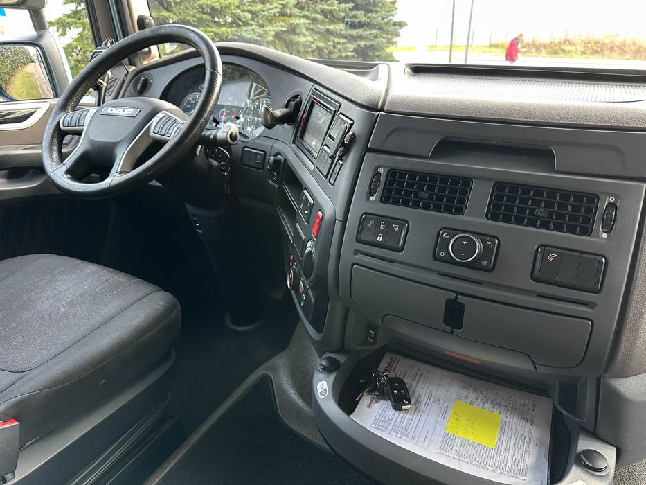 Ciągnik siodłowy DAF XF 530