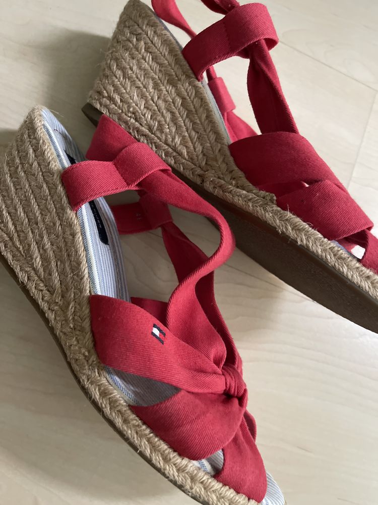 Tommy Hilfiger espadryle na koturnie 41 na platformie czerwone
