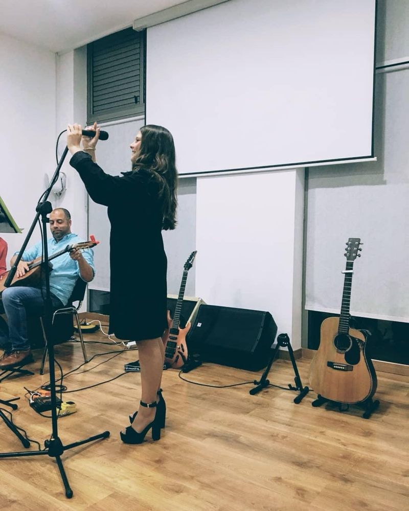 Cantora Profissional Disponível para Eventos Especiais!