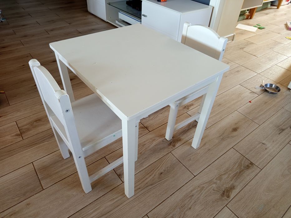 Stolik z krzesełkami Ikea dla dzieci