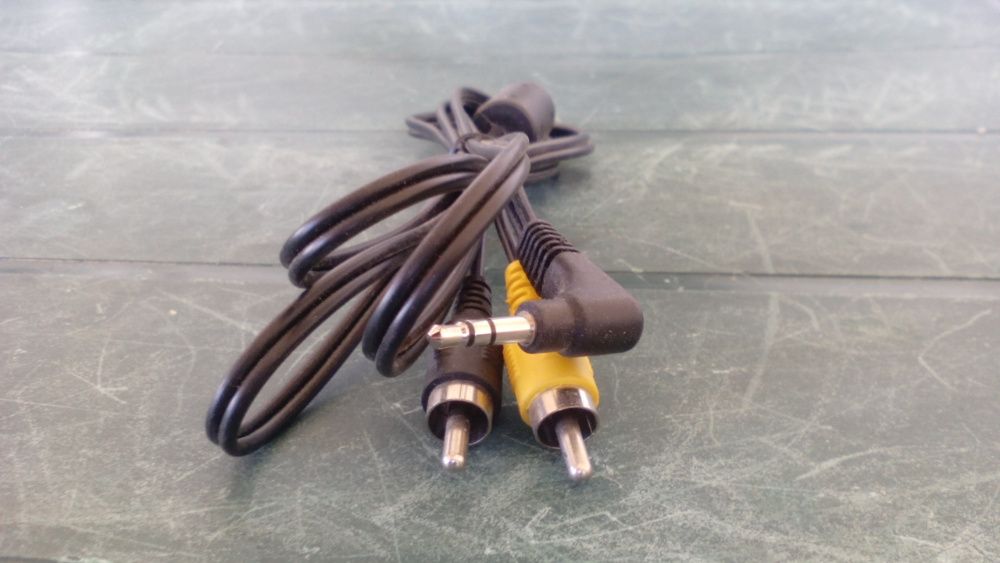 Cabos de audio e video e Scart em óptimo estado