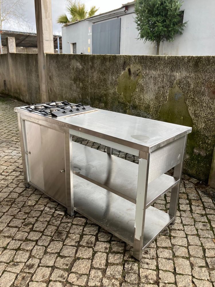 Bancada com fogao - seminovo