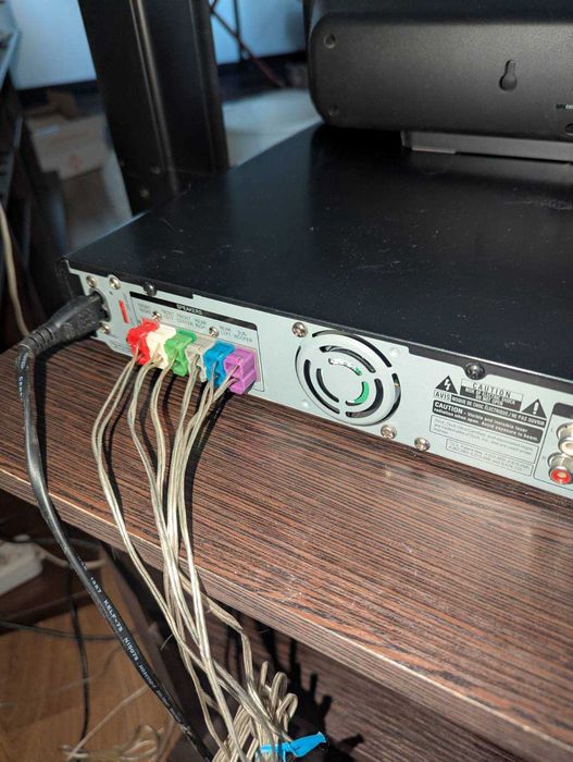 Продаю домашній DVD кінотеатр Philips HTS3568/51