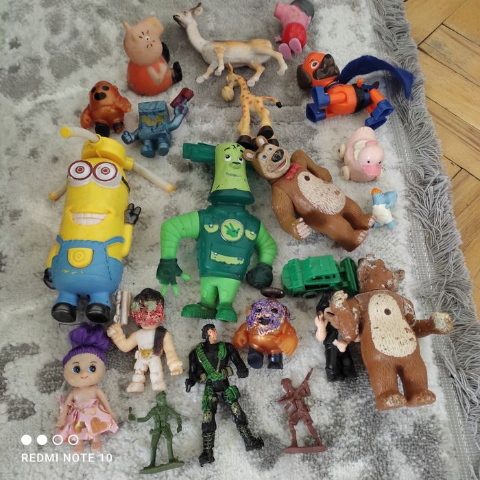 Дитячі іграшки звірі