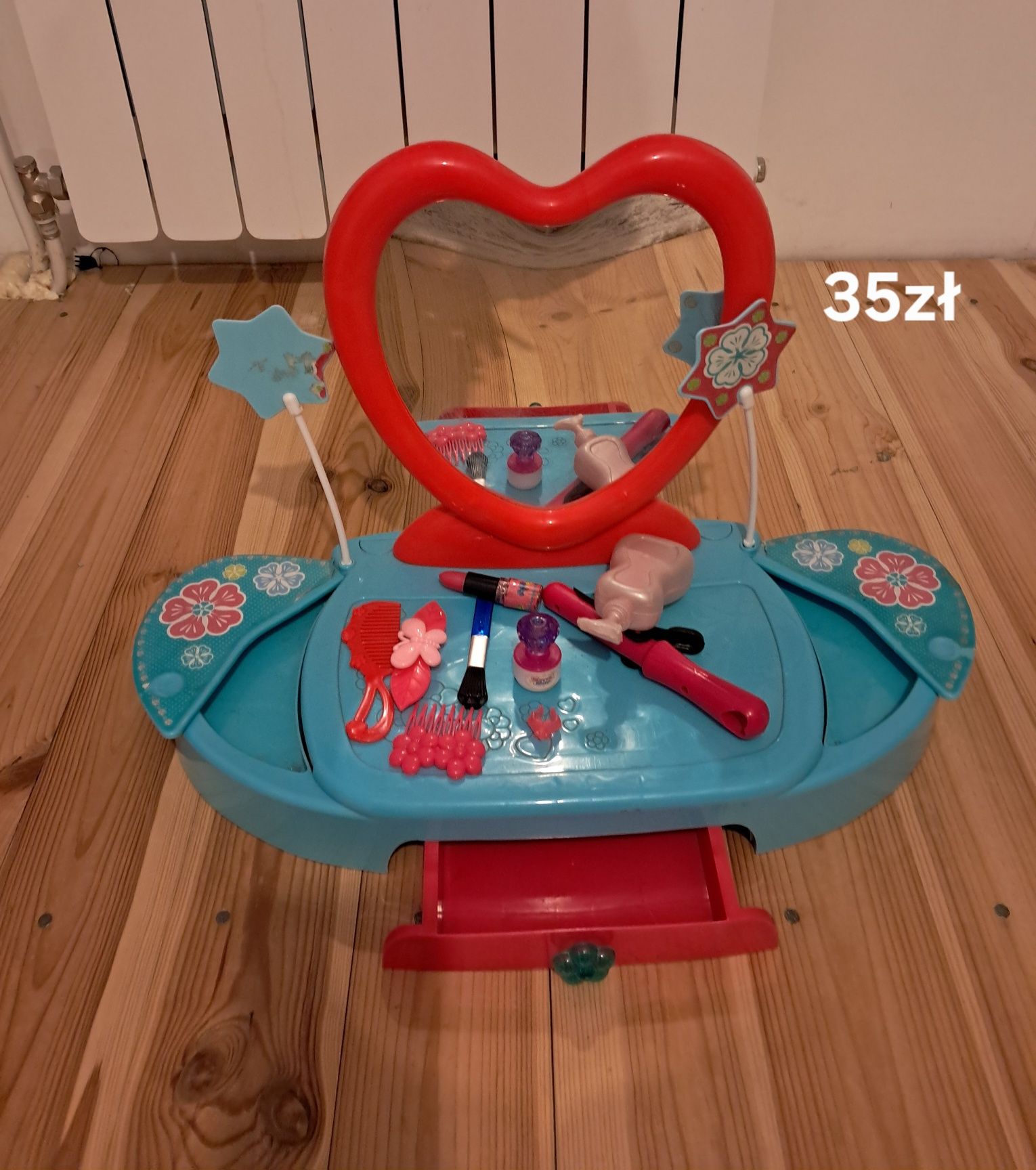 Toaletka mini na stolik