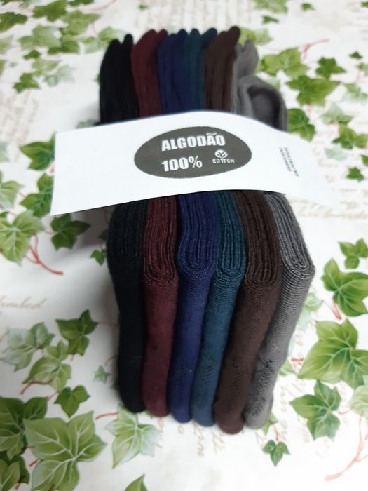 18 pares de meias, cores variadas