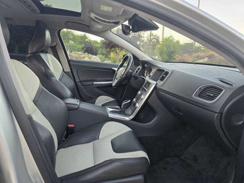 2017 Volvo V60 Cross Country