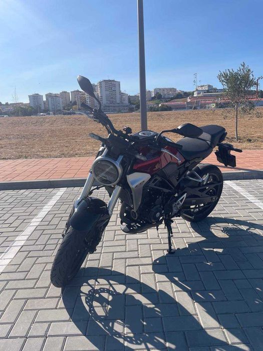 Honda CB300R - Impecável e Pronta a Andar!