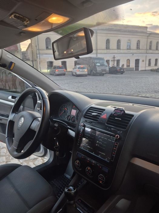 Volkswagen Jetta 5
Volkswagen Jetta 5, 2006 р., 1.6 газ/бензин, механі