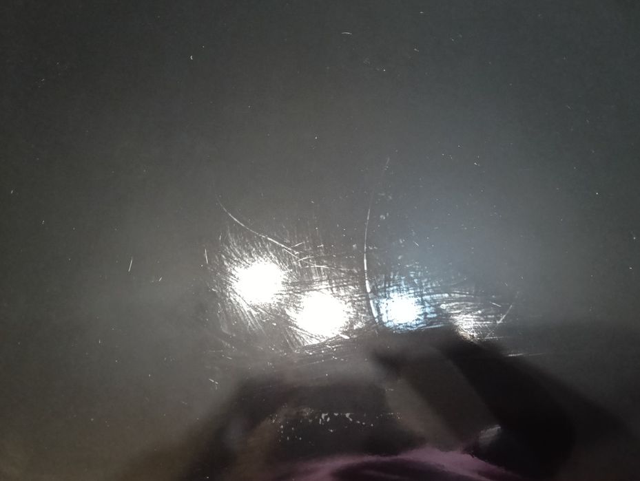 Conjunto mesa e cadeiras de plástico e madeira