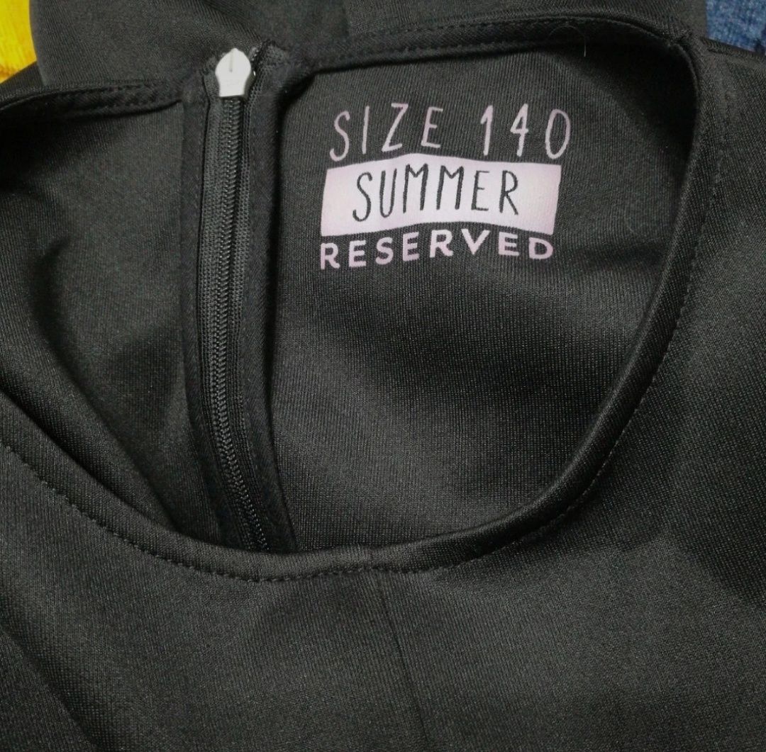 Czarna sukienka Reserved 140