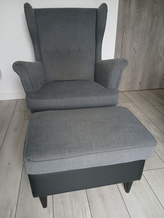 Ikea uszak z podnóżkiem szary