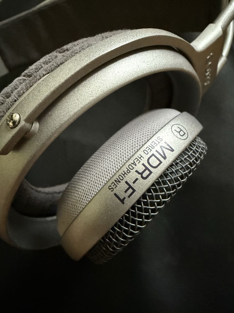 Sony MDR‑F1 – kultowe słuchawki open‑air