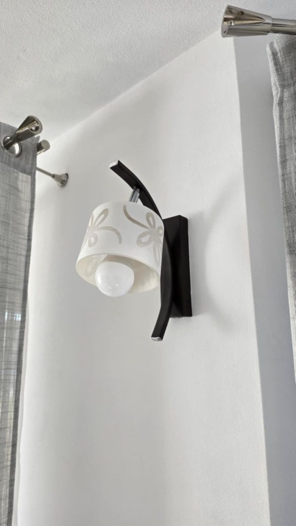 Lampy sufitowe plus kinkiet. 3+1+1