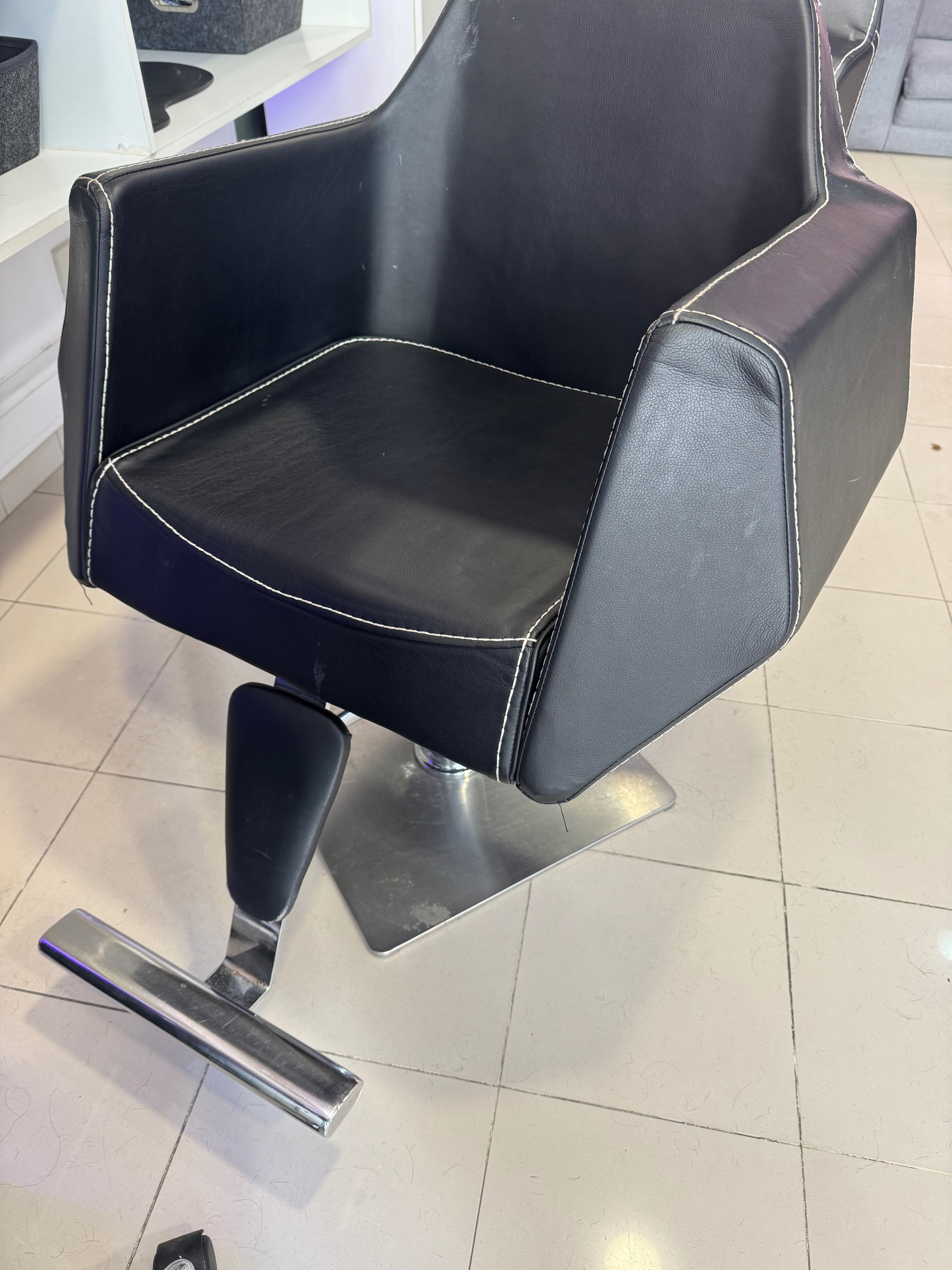 Vendo conjunto de cadeiras e rampa de lavagem