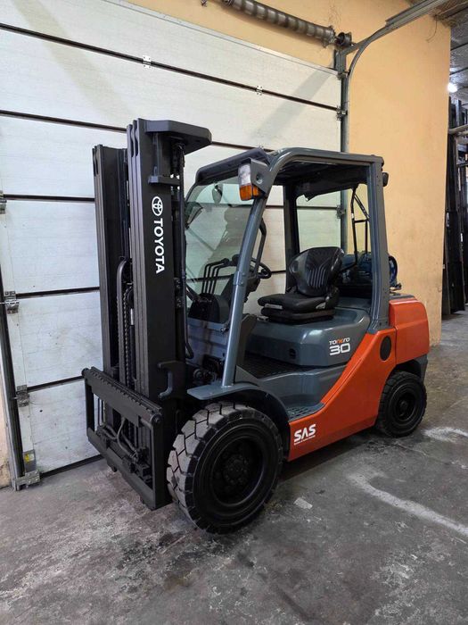 Навантажувач вилковий, газовий Toyota 02-8FGF30, 3 тонни на 4,3 метра