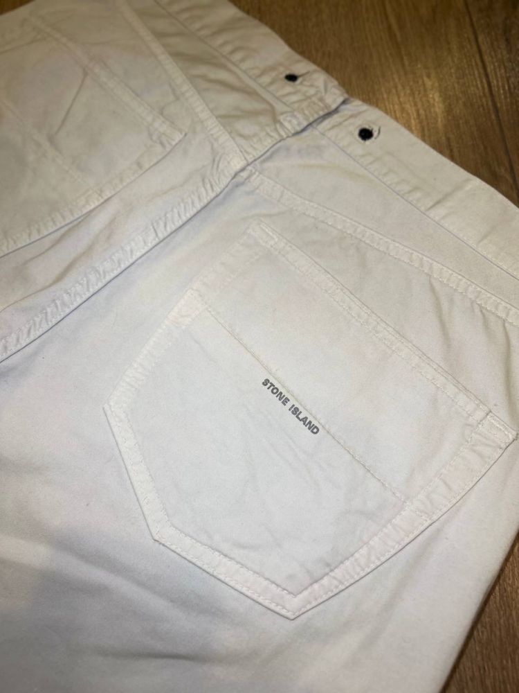 Білі вінтажні штани Stone Island
