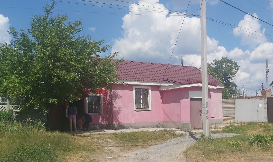 Магазин, крамниця, в центрі села Токарі. Майже Суми.