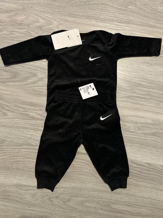 Komplet niemowlęcy Nike r. 6 miesiecy, nowy