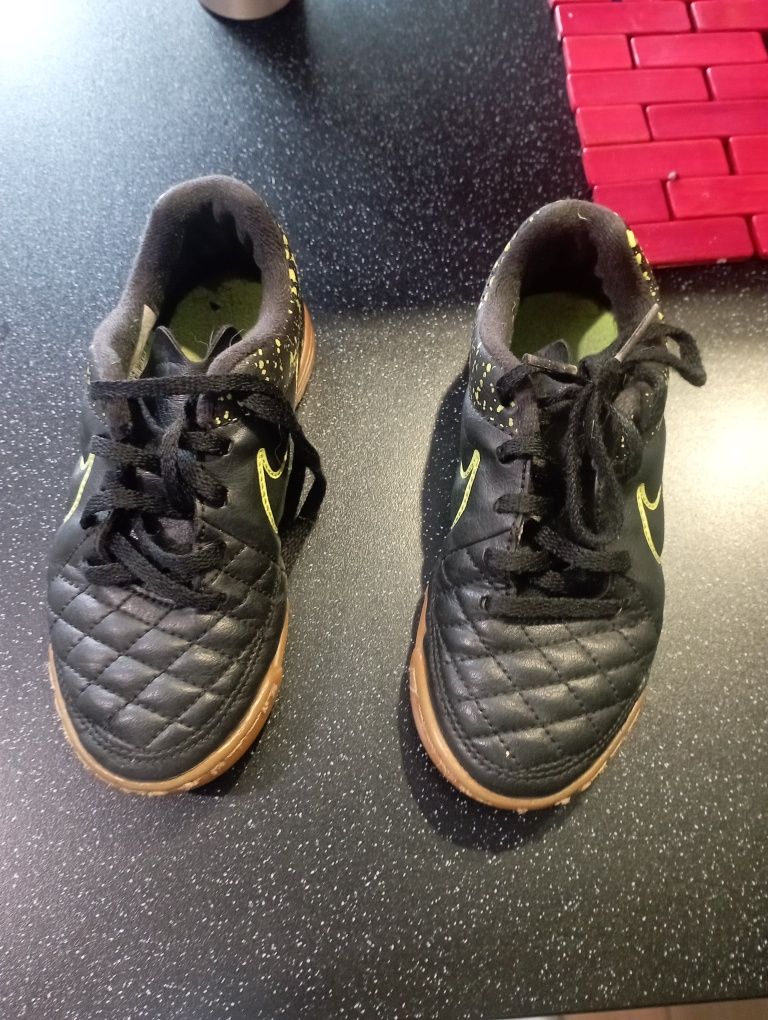 Halowki Nike buty piłkarskie do gry w piłkę 28