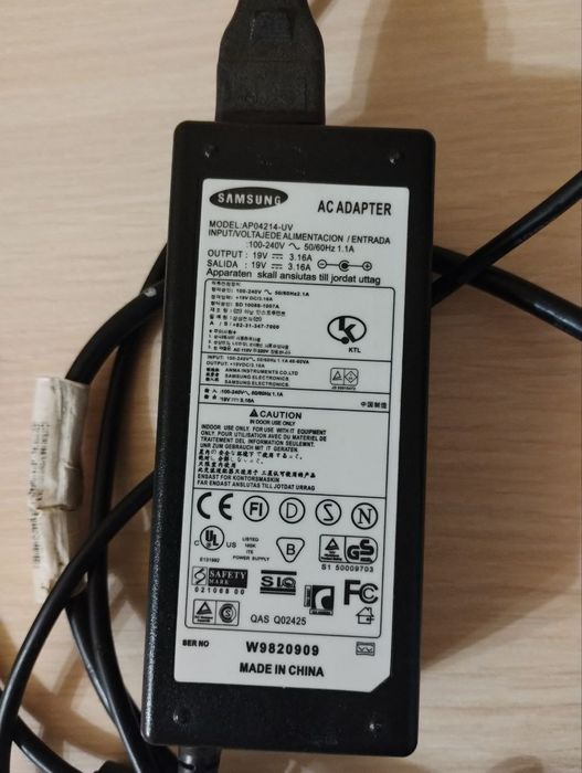 Зарядний пристрій на ноутбук Samsung