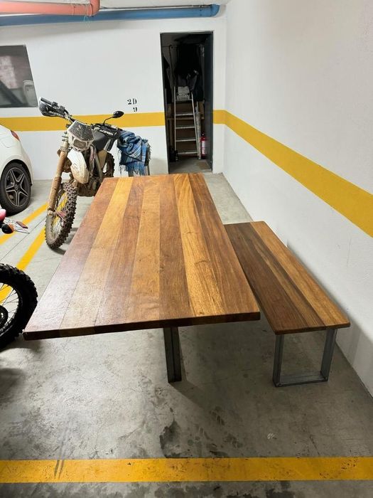Mesa jantar em madeira exótica feita à mão