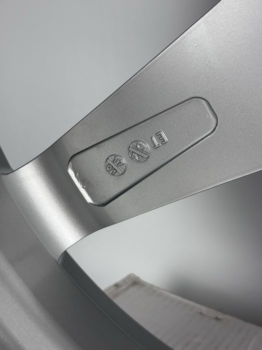 Диски OXIGIN R21 5x114,3 10.5 ET52 DIA72.6 Flow Forged