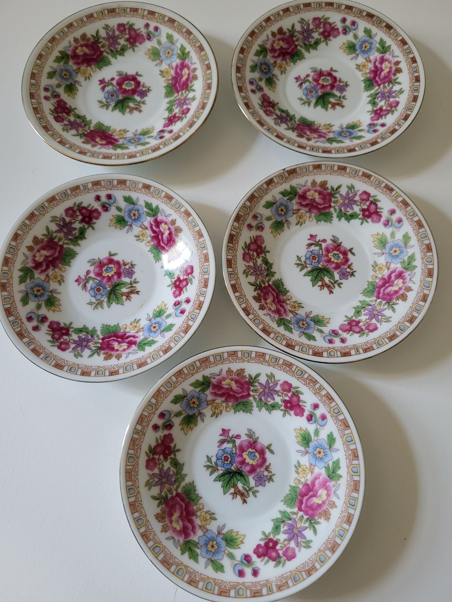 Komplet 4 filiżanek do kawy porcelana