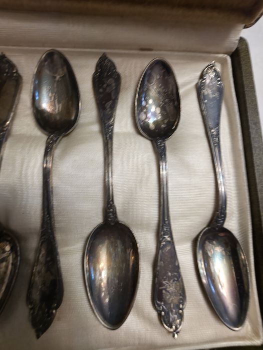 Zestaw 12-stu srebrnych łyżeczek do kawy mocca. Próba 800.