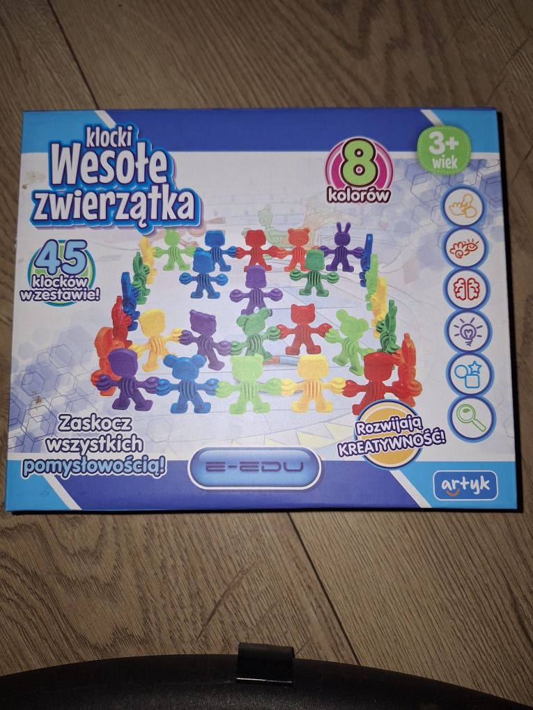 Klocki wesole zwierzątka 


45 elementów w zestawie