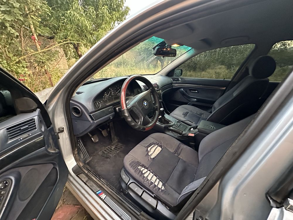 BMW E39 523I (2.5 Газ/Бензин)(Механика)