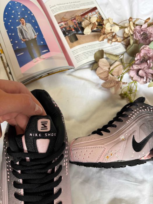 Кросівки Nike Shox R4 Sakura