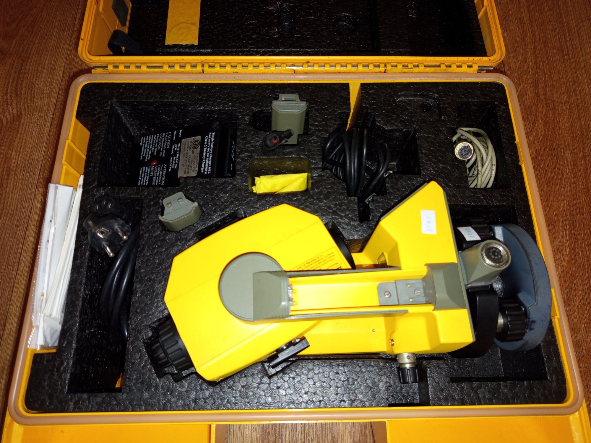 тахеометр Trimble 3305