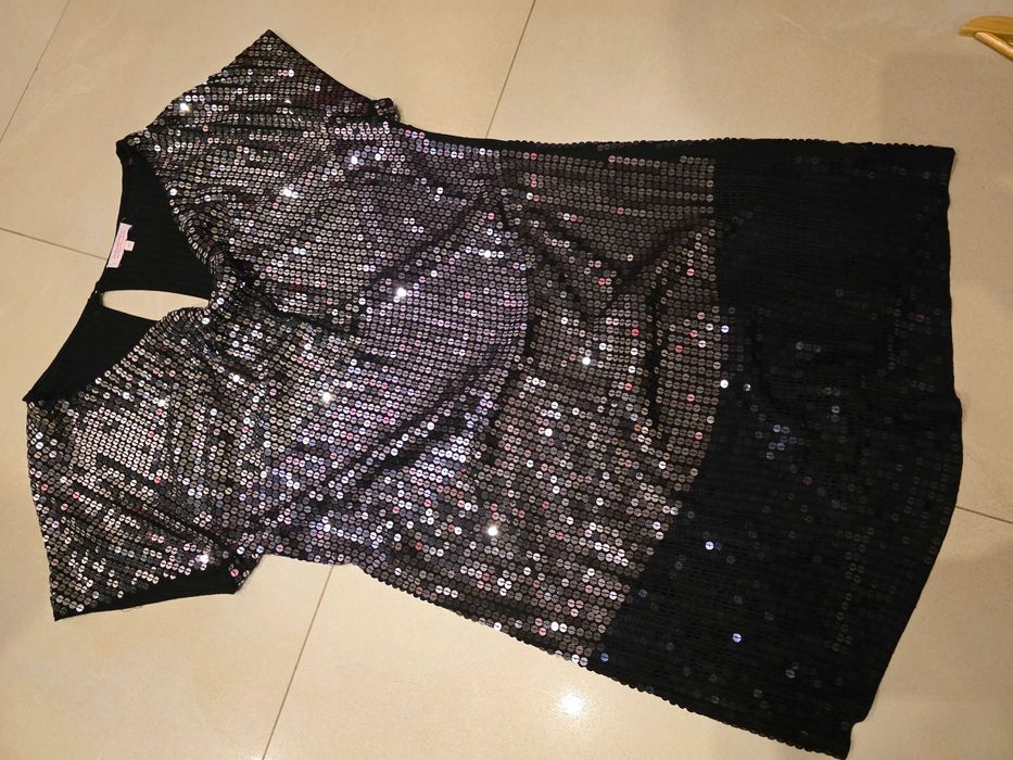 Cekinowa sukienka mała czarna r. 16 – stan idealny