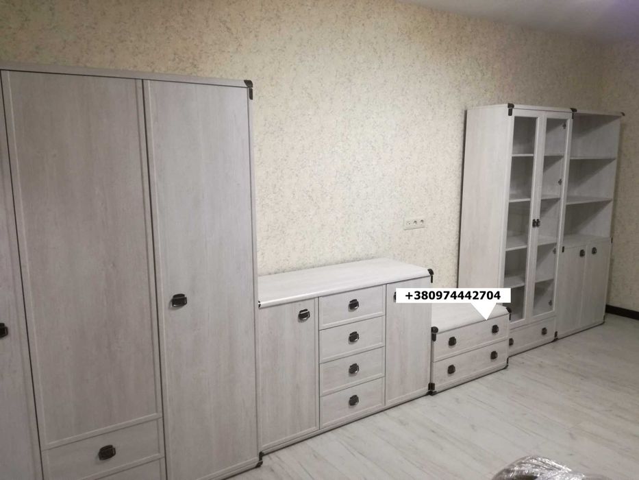 Зібрати меблі. Скласти меблі. Монтаж меблів.