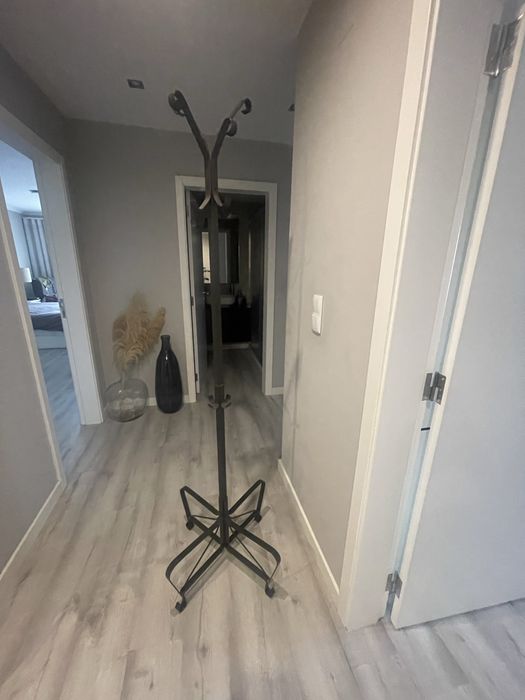 Cabide em preto, 181 cm