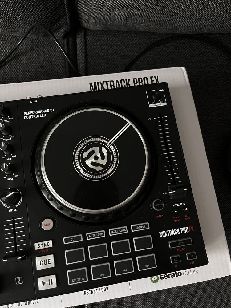 Numark mixtrack PRO FX