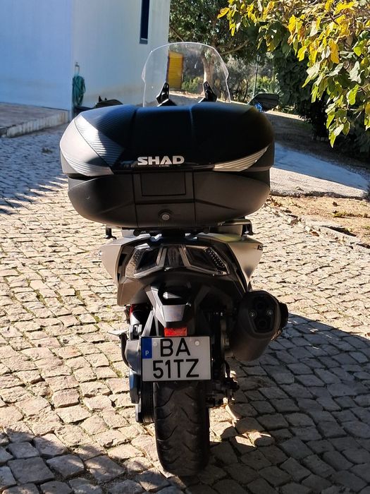 Kymco AK550cc Premium - maio 2023- Faro