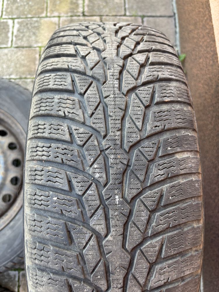 Opony zimowe nokian z felgami 15"