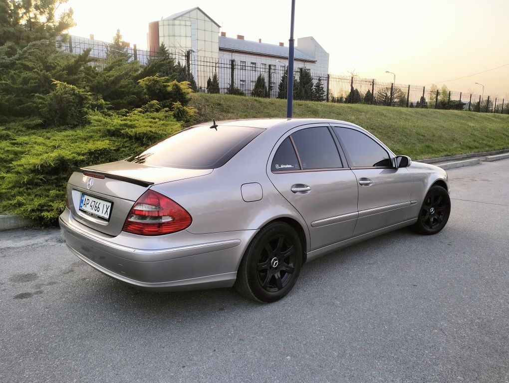 Mercedes-Benz e200