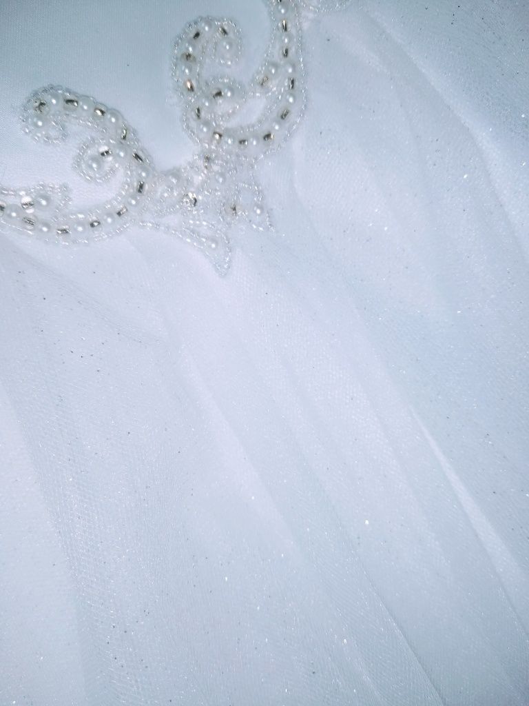 Piękna suknia ślubna princessa z kryształkami swarovskiego