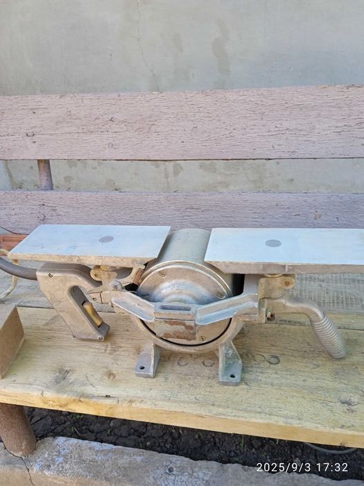 Настільний електро рубанок ссср