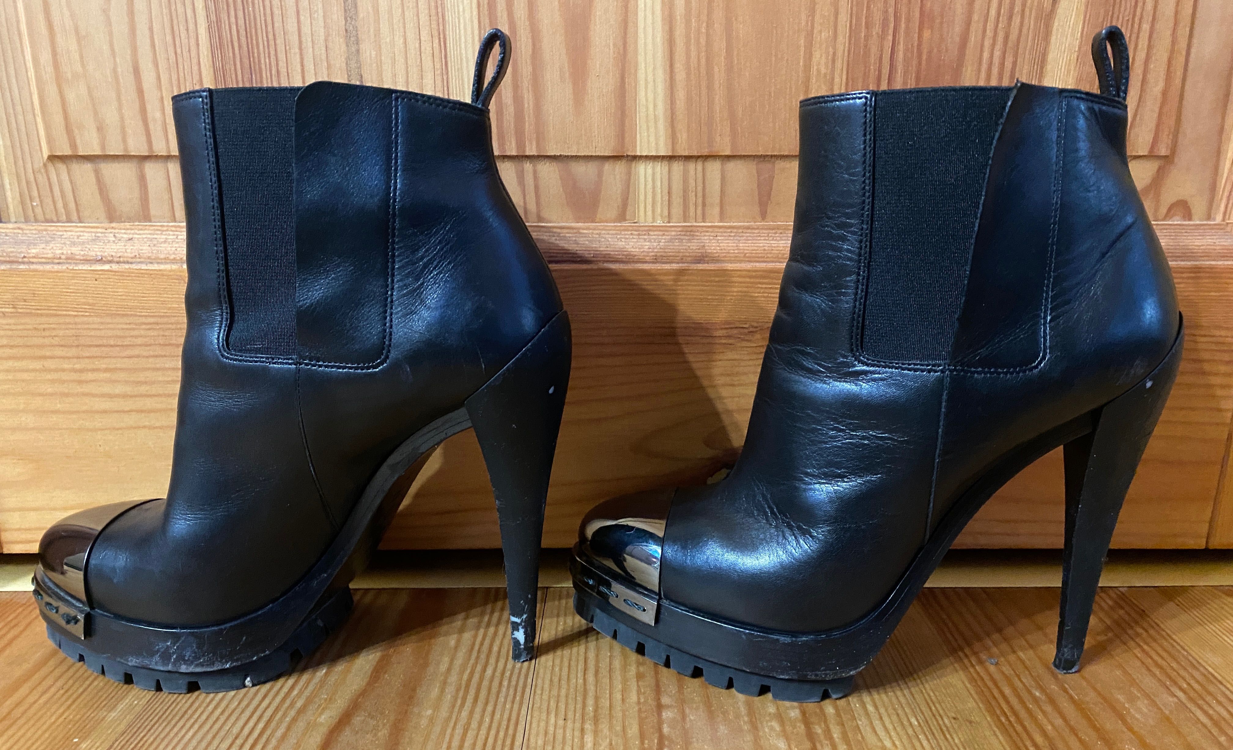 Czarne klasyczne botki szpilka obcas metal czubek glamour Casadei 37